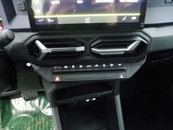 Dacia DUSTER 1.6 HYBRID 140CH JOURNEY Blanc Glacier