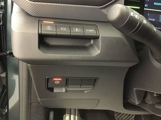 Dacia DUSTER JOURNEY 1.8 HYBRID 155 Vert Cedre