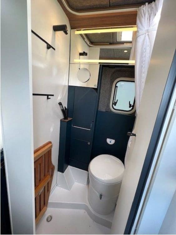 Eriba CAR 600 VOLKSWAGEN CRAFTER - 2.0L TDI - 177 CV - BVA Bicolore Gris Indium