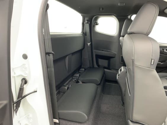 Isuzu D-MAX 1.9 4X4 SPACE CAB N60 NSPORT MT SPLASH WHITE