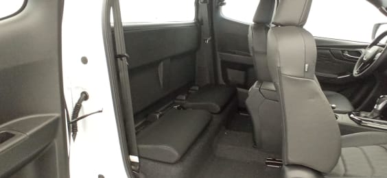 Isuzu D-MAX 1.9 4X4 SPACE CAB N60 NSPORT  AT SPLASH WHITE