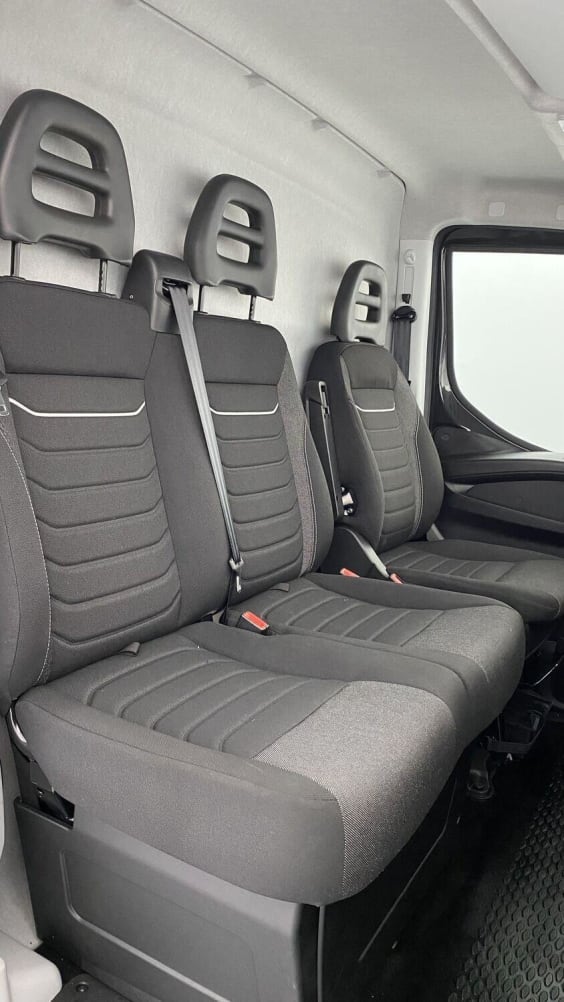 Iveco Daily Daily 35S16A8 4100 2.3 156ch 16m³ Hi-Matic Noir