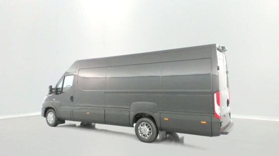 Iveco Daily Daily 35S16A8 4100 2.3 156ch 16m³ Hi-Matic Noir