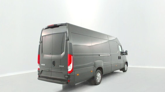 Iveco Daily Daily 35S16A8 4100 2.3 156ch 16m³ Hi-Matic Noir