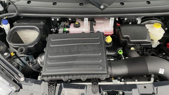 Iveco Daily Daily 35S16A8 4100 2.3 156ch 16m³ Hi-Matic Noir