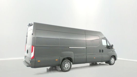 Iveco Daily Daily 35S16A8 4100 2.3 156ch 16m³ Hi-Matic Noir