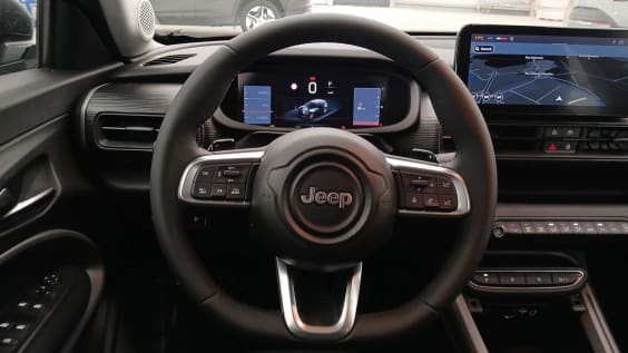 Jeep Avenger Avenger 1.2 Turbo T3 110 ch e-Hybrid BVR6 Longitude Volcano