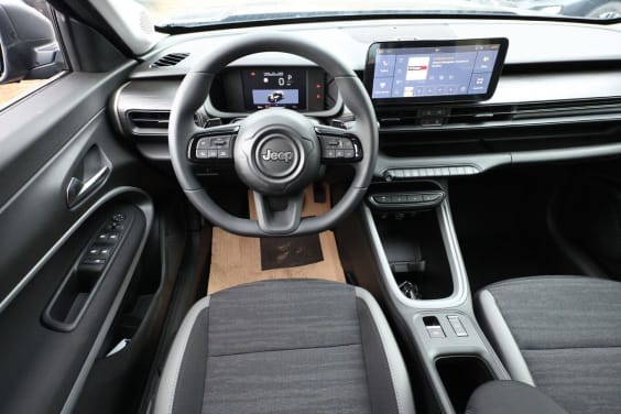 Jeep Avenger 1.2 HYBRID 110 DTC LONGITUDE Noir