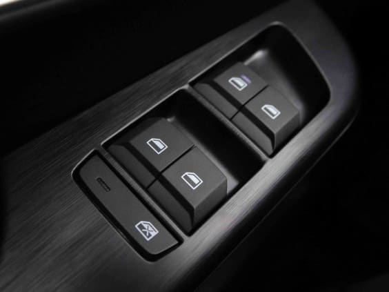 MG ZS HYBRID+ 194 LUXURY Rouge