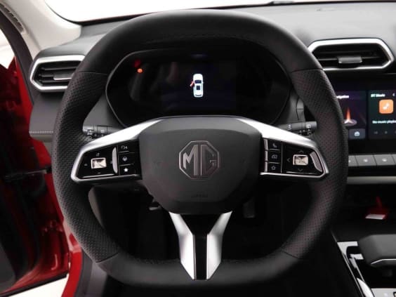MG ZS HYBRID+ 194 LUXURY Rouge