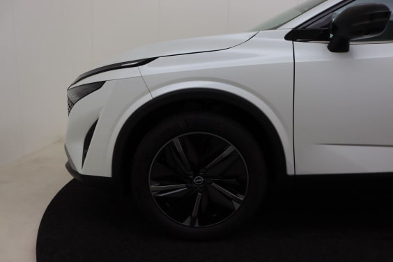 Nissan QASHQAI Tekna 1.3 158 hp CVT 2WD White