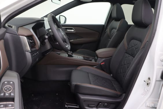 Nissan QASHQAI Tekna 1,3 158 hp CVT 2WD White