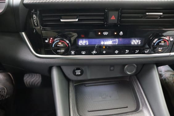 Nissan QASHQAI Tekna 1.3 158 hp CVT 2WD White
