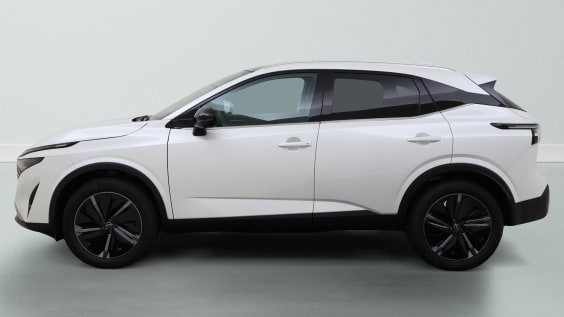 Nissan QASHQAI Tekna 1.3 158 hp CVT 2WD White