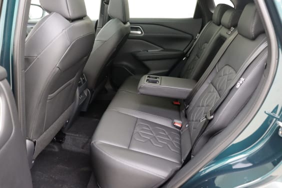 Nissan QASHQAI 1.3 DIG-T MHEV 158 HP AT 4WD Green