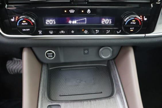 Nissan QASHQAI Tekna 1,3 158 hp CVT 2WD White