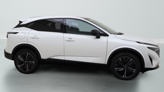 Nissan QASHQAI Tekna 1.3 158 hp CVT 2WD White