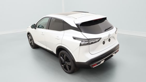 Nissan QASHQAI Tekna 1.3 158 hp CVT 2WD White