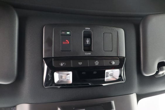 Nissan QASHQAI Tekna 1.3 158 hp CVT 2WD White