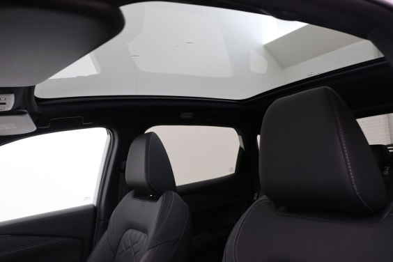 Nissan QASHQAI Tekna 1.3 158 hp CVT 2WD White