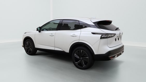 Nissan QASHQAI Tekna 1.3 158 hp CVT 2WD White