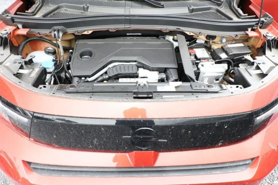 Opel FRONTERA 1.2 HYBRID 145 AT6 GS Orange