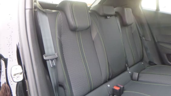 Peugeot 2008 Hybrid 145 e-DCS6 GT Noir Perla Nera