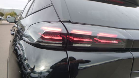 Peugeot 2008 Hybrid 145 e-DCS6 GT Noir Perla Nera