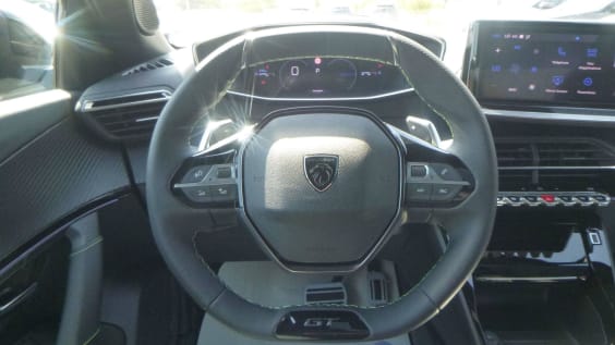 Peugeot 2008 Hybrid 145 e-DCS6 GT Noir Perla Nera