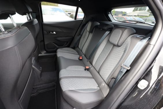 Peugeot 2008 Hybrid 145 e-DCS6 Allure Noir