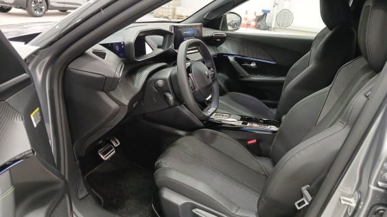 Peugeot 2008 Hybrid 145 e-DCS6 GT gris artense