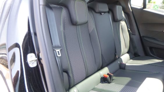 Peugeot 2008 Hybrid 145 e-DCS6 GT Noir Perla Nera