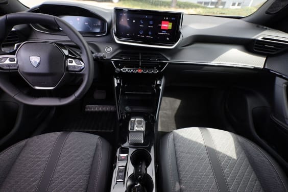 Peugeot 2008 Hybrid 145 e-DCS6 Allure Gris