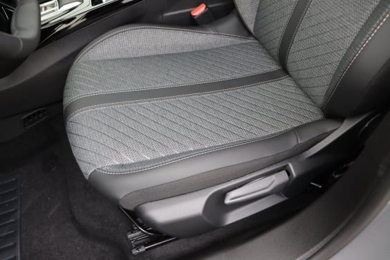 Peugeot 2008 Allure Hybrid 145 hp e-DSC6 Grey