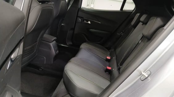 Peugeot 2008 Hybrid 145 e-DCS6 GT gris artense