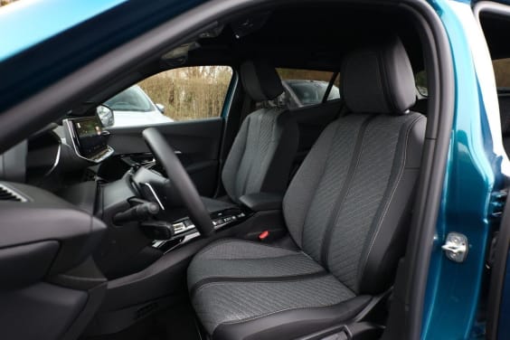 Peugeot 2008 HYBRID 145 ALLURE Bleu