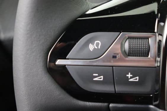 Peugeot 2008 Allure Hybrid 145 hp e-DSC6 Black