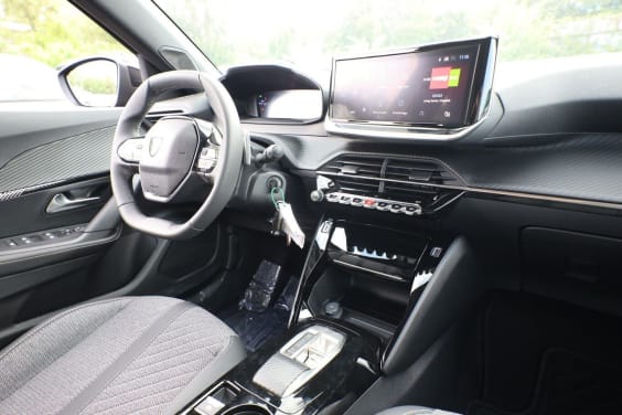 Peugeot 2008 Hybrid 145 e-DCS6 Allure Noir