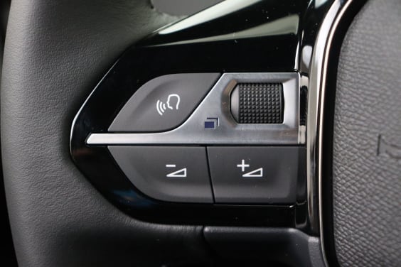 Peugeot 2008 Allure Hybrid 145 hp e-DSC6 Grey