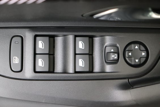 Peugeot 2008 Allure Hybrid 145 hp e-DSC6 Black