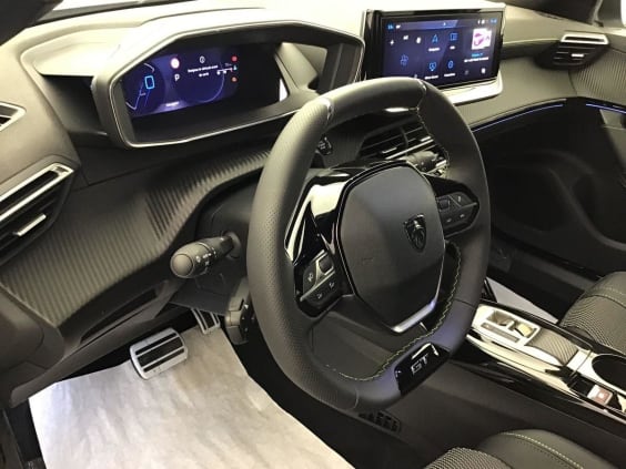 Peugeot 2008 GT Hybrid 145 hp e-DSC6 Blanc Okenite