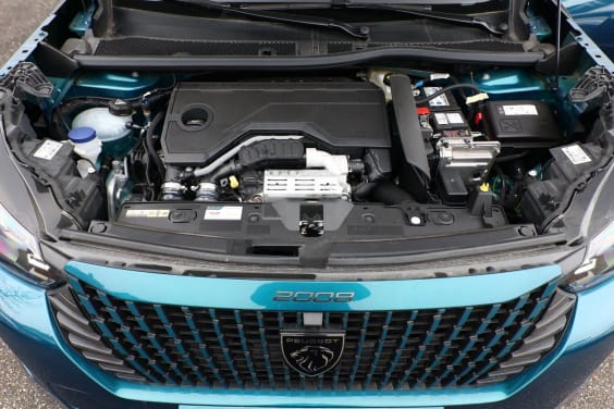 Peugeot 2008 HYBRID 145 ALLURE Bleu