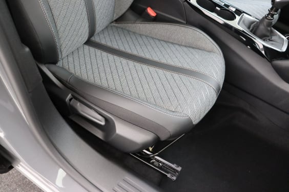 Peugeot 2008 Turbo 100 ch BVM6 Allure Grey
