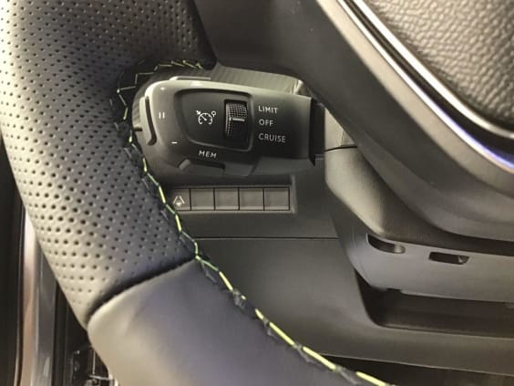 Peugeot 2008 GT Hybrid 145 hp e-DSC6 gris artense