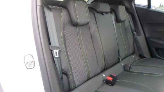 Peugeot 2008 Hybrid 145 ch e-DCS6 GT Blanc Okénite