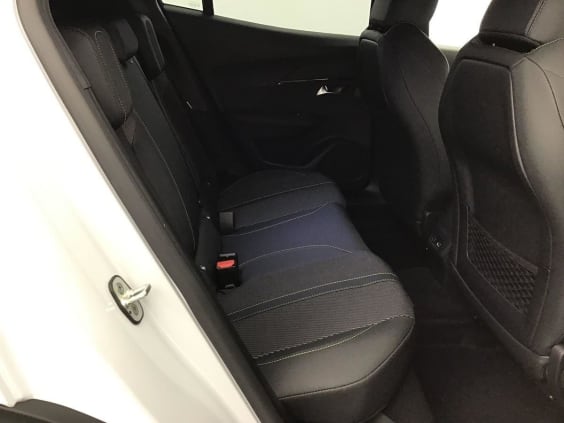 Peugeot 2008 GT Hybrid 145 hp e-DSC6 Blanc Okenite