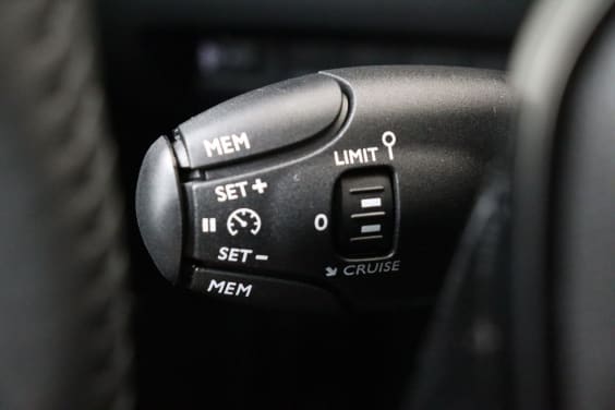 Peugeot 2008 Turbo 100 ch BVM6 Allure White