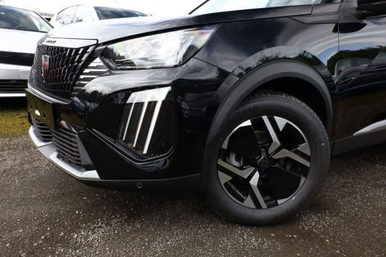 Peugeot 2008 Hybrid 145 e-DCS6 Allure Noir