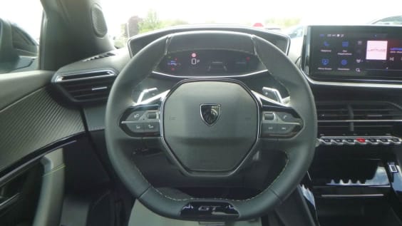 Peugeot 2008 Hybrid 145 ch e-DCS6 GT Blanc Okénite