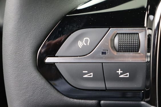 Peugeot 2008 Allure Hybrid 145 hp e-DSC6 Black